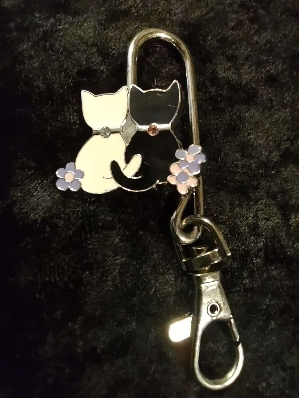 Alex Inc. Two Kitties Finders Key Purse Clip White And Black Cats